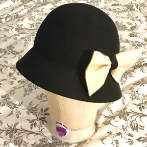 Black Wool Round cloche hat with cream bow